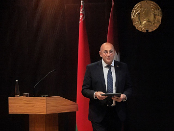 The Belarusian State Museum of the History of the Great Patriotic War hosted a meeting between Minister of Culture of the Republic of Belarus Marat Sergeevich Markov and the staff, dedicated to the Day of People's Unity